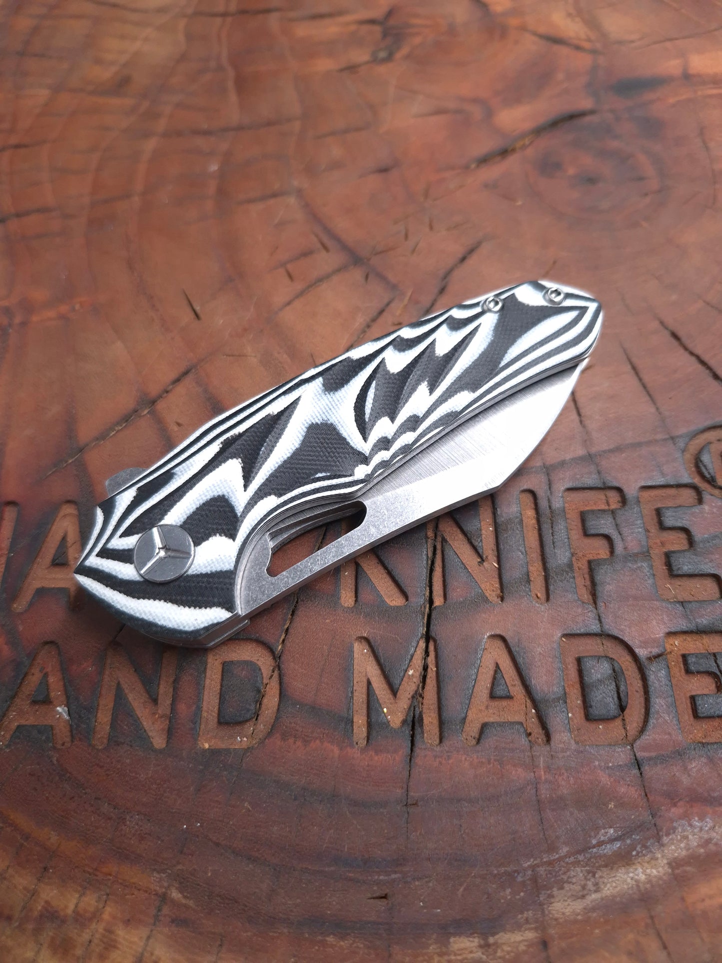 HAWK-9 N690 G10 LINERLOCK Pocket Knife