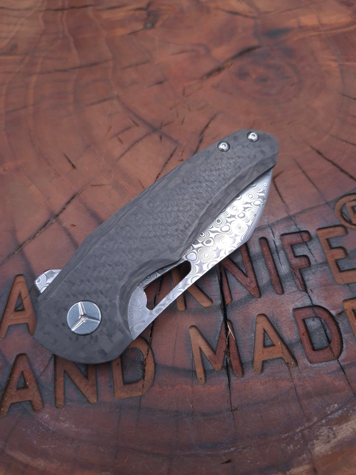 HAWK-9 PASLANMAZ DAMASCUS FULL KARBONFİBER LİNERLOCK ÇAKI